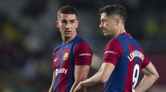 Ferran Torres dan Robert Lewandowski pemain Barcelona Ferran Torres dan Robert Lewandowski pemain Barcelona