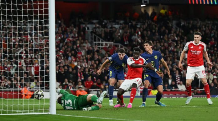 Gol Bukayo Saka Kiper Atletico Madrid gagal membendung tembakan pemain Arsenal Bukayo Saka di semifinal Liga Champions 2026