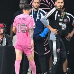 Lionel Messi tampak berjalan ke ruang ganti Inter Miami