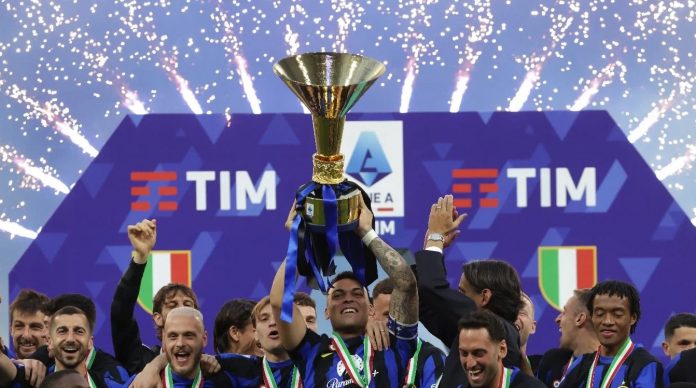 Momen saat Inter Milan merayakan scudetto di musim 2024-2025 Momen saat Inter Milan merayakan scudetto di musim 2024-2025