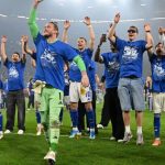 Hasil pertandingan Schalke vs Fortuna Düsseldorf berujung promosi ke Bundesliga. Dzeko dan Karaman tampil krusial dalam musim ini.
