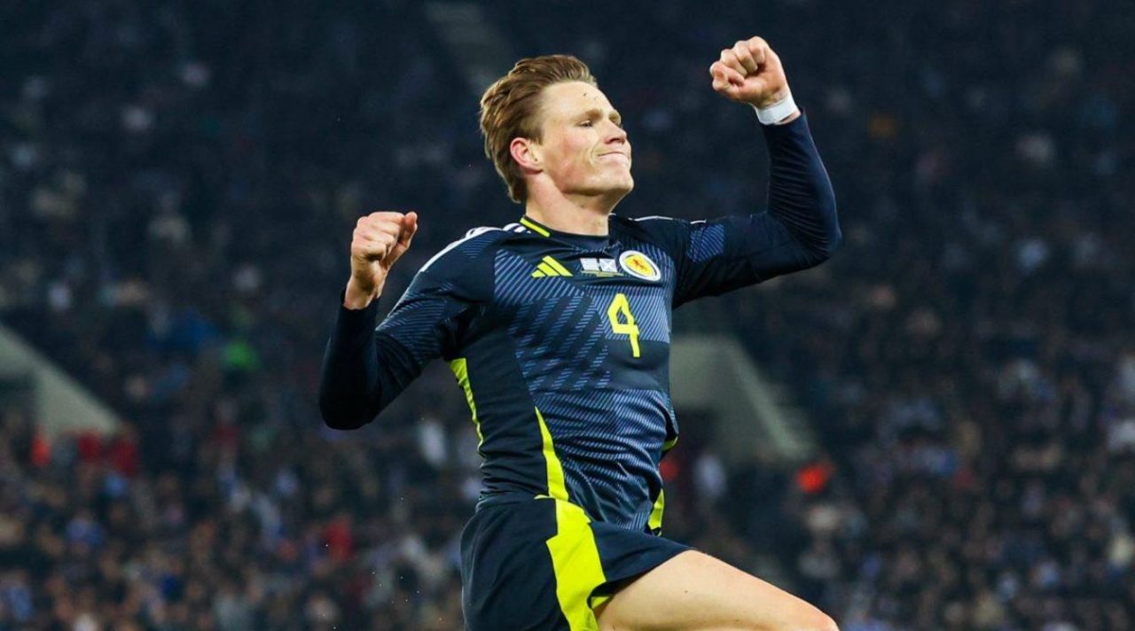 Scott McTominay pemain Napoli