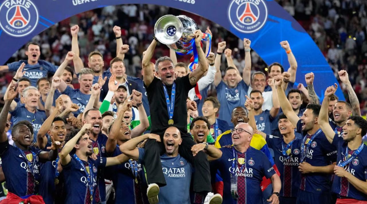 Skuad PSG merayakan kemenangan Liga Champions