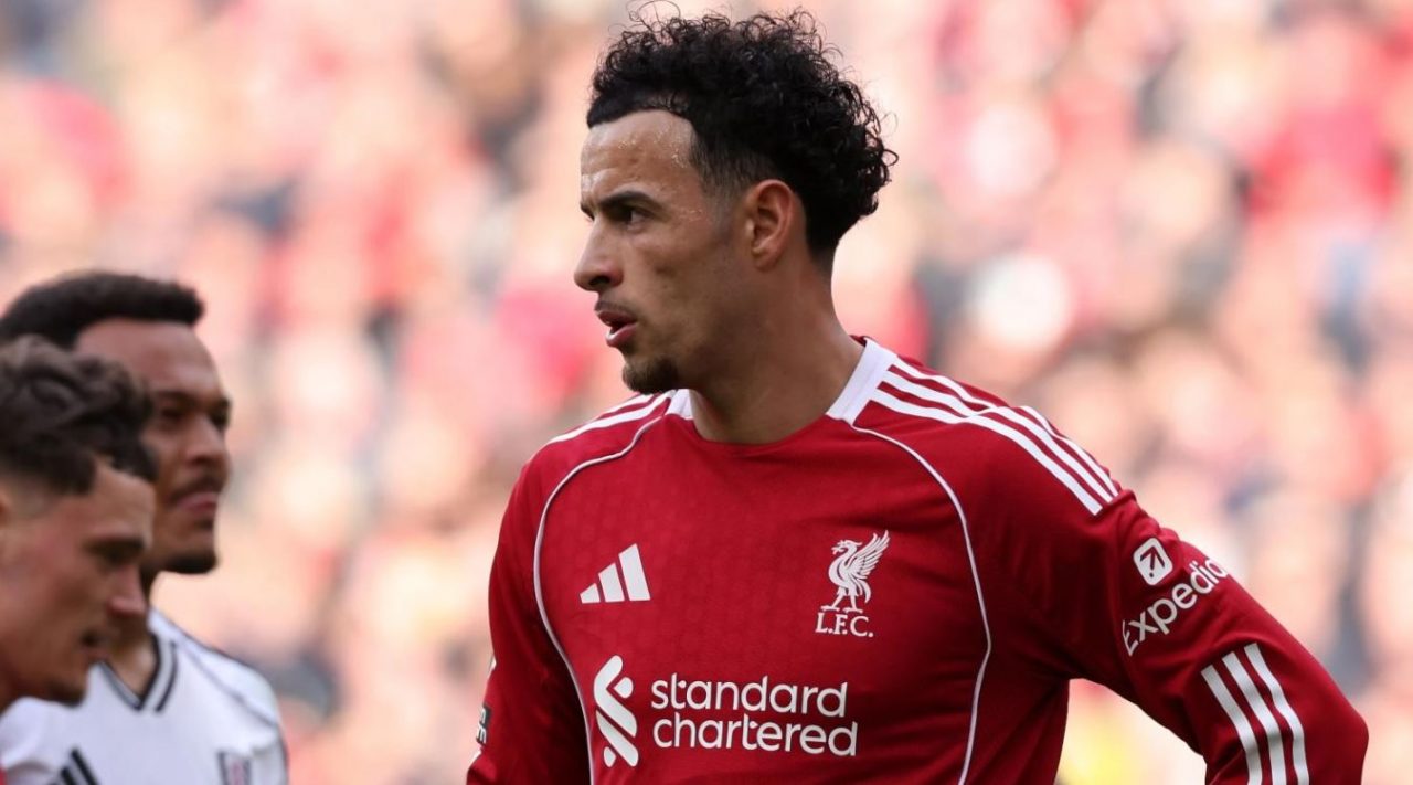 Curtis Jones pemain Liverpool