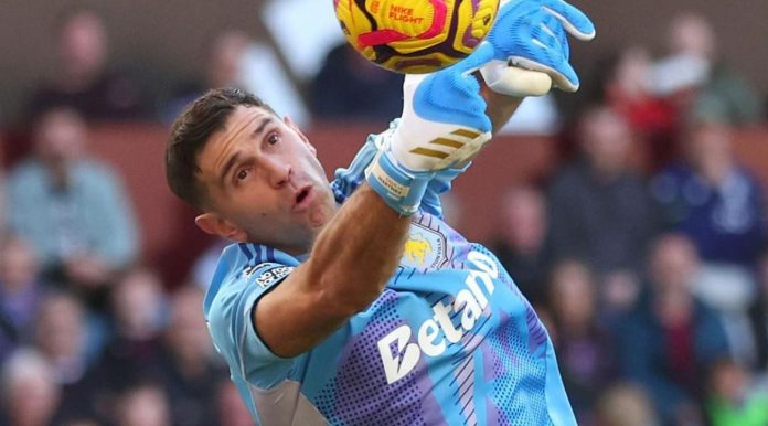 Emiliano Martinez kiper Aston Villa