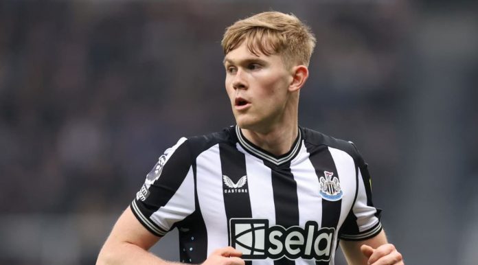 Lewis Hall pemain Newcastle United Lewis Hall pemain Newcastle United