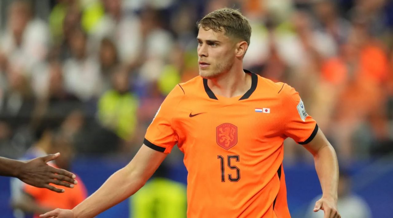 Micky van de Ven pemain Tottenham Hotspur