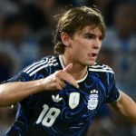 Como Siapkan Rp1,13 Triliun untuk Permanenkan Nico Paz dari Real Madrid Nico Paz pemain Como