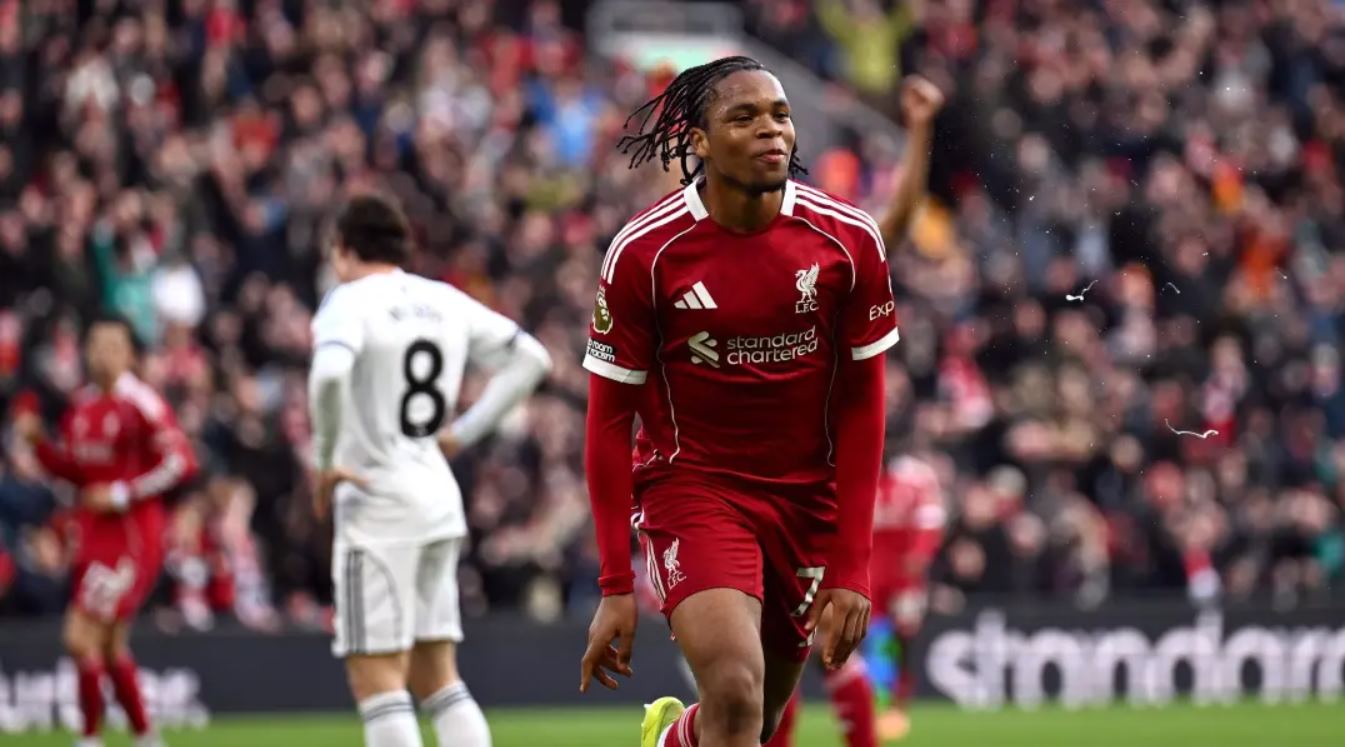 Rio Ngumoha merayakan gol bersama Liverpool di Anfield.