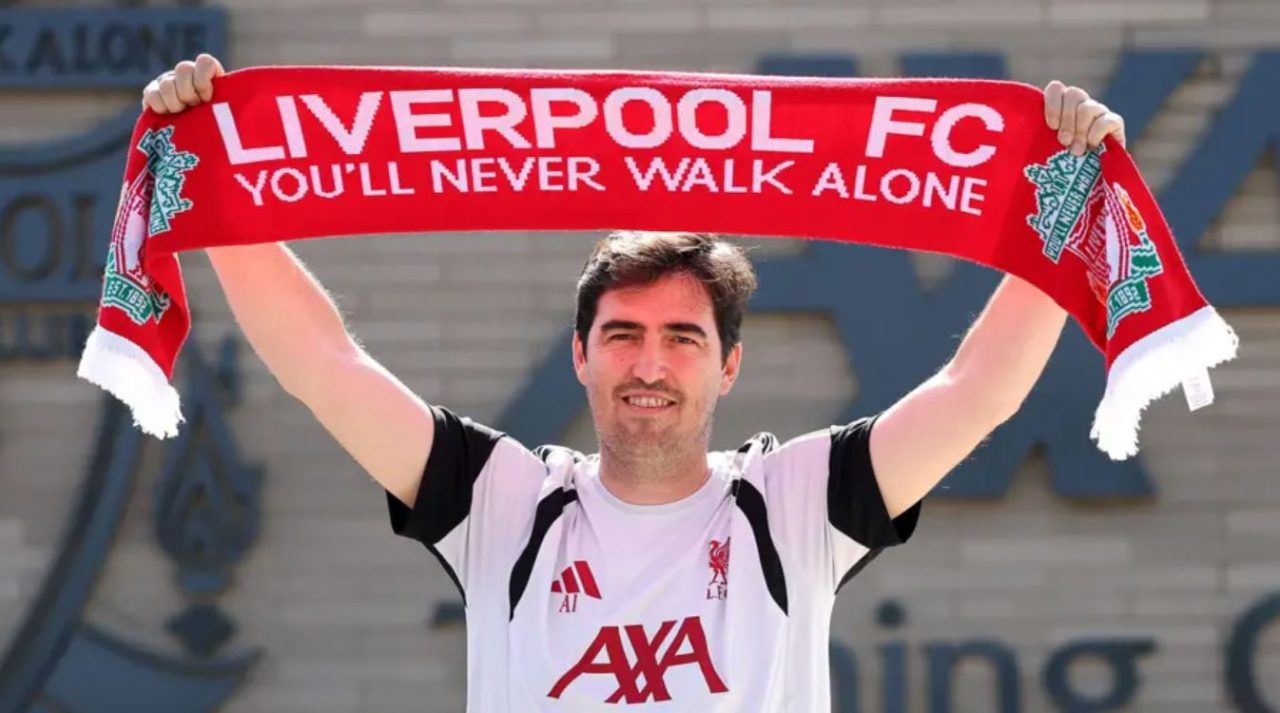 Andoni Iraola pelatih Liverpool