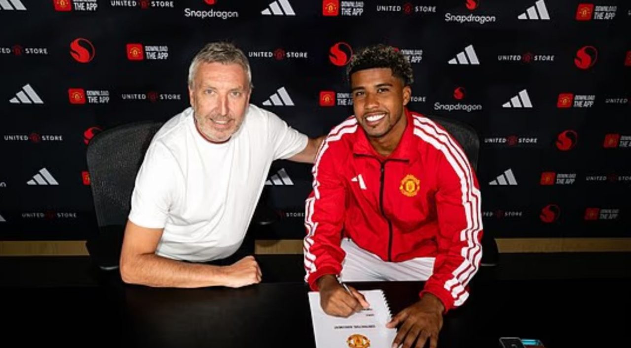Andrey Santos pemain baru Manchester United