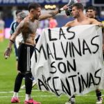 Scaloni Boleh Lega! FIFA Tak Hukum Pemain Argentina Meski Ada Banner Kontroversial Banner Malvina di semifinal Piala Dunia 2026