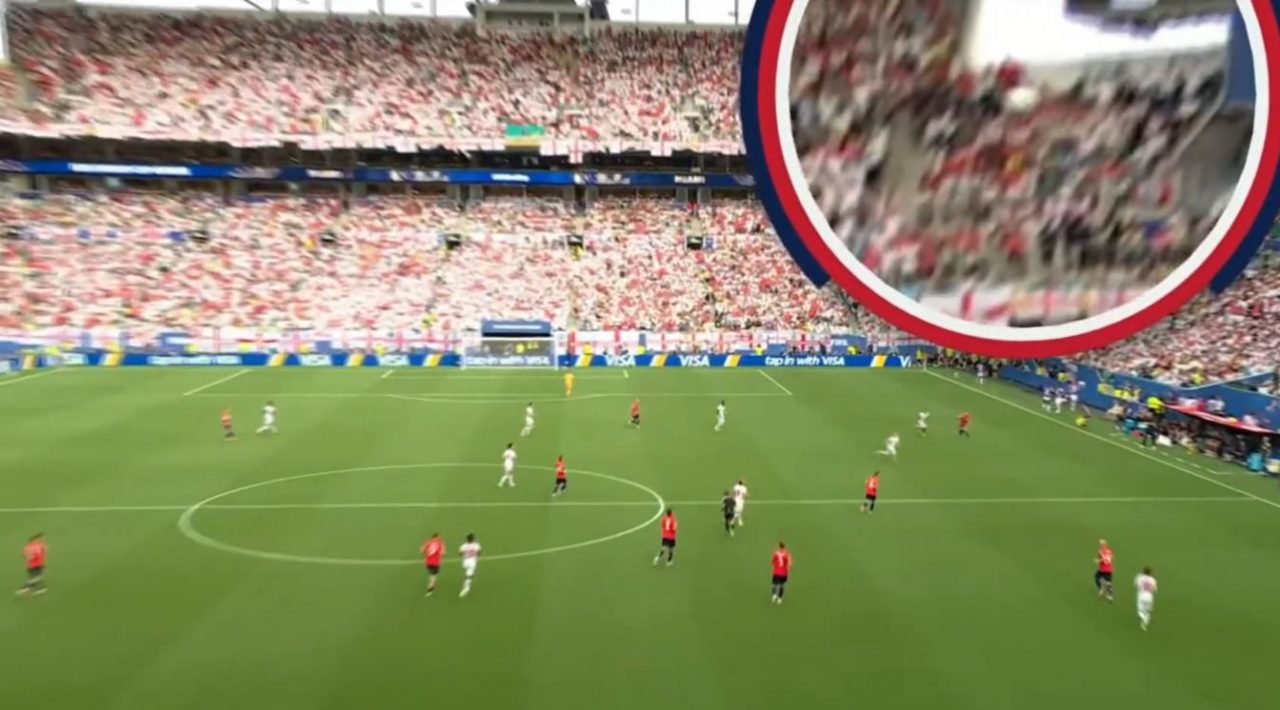 Bola mengenai kamera di laga Inggris vs Norwegia