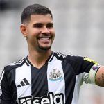 Bruno Guimaraes Disebut Sudah Sepakat dengan Arsenal, Kini Tinggal Menunggu The Magpies Bruno Guimaraes dikabarkan masuk daftar prioritas Arsenal untuk memperkuat lini tengah musim depan