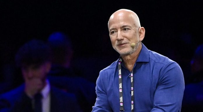 Jeff Bezos tertarik beli saham Liverpool