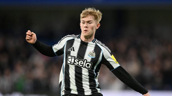 Lewis Hall pemain Newcastle United