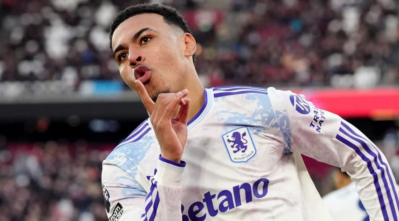 Morgan Rogers pemain Aston Villa