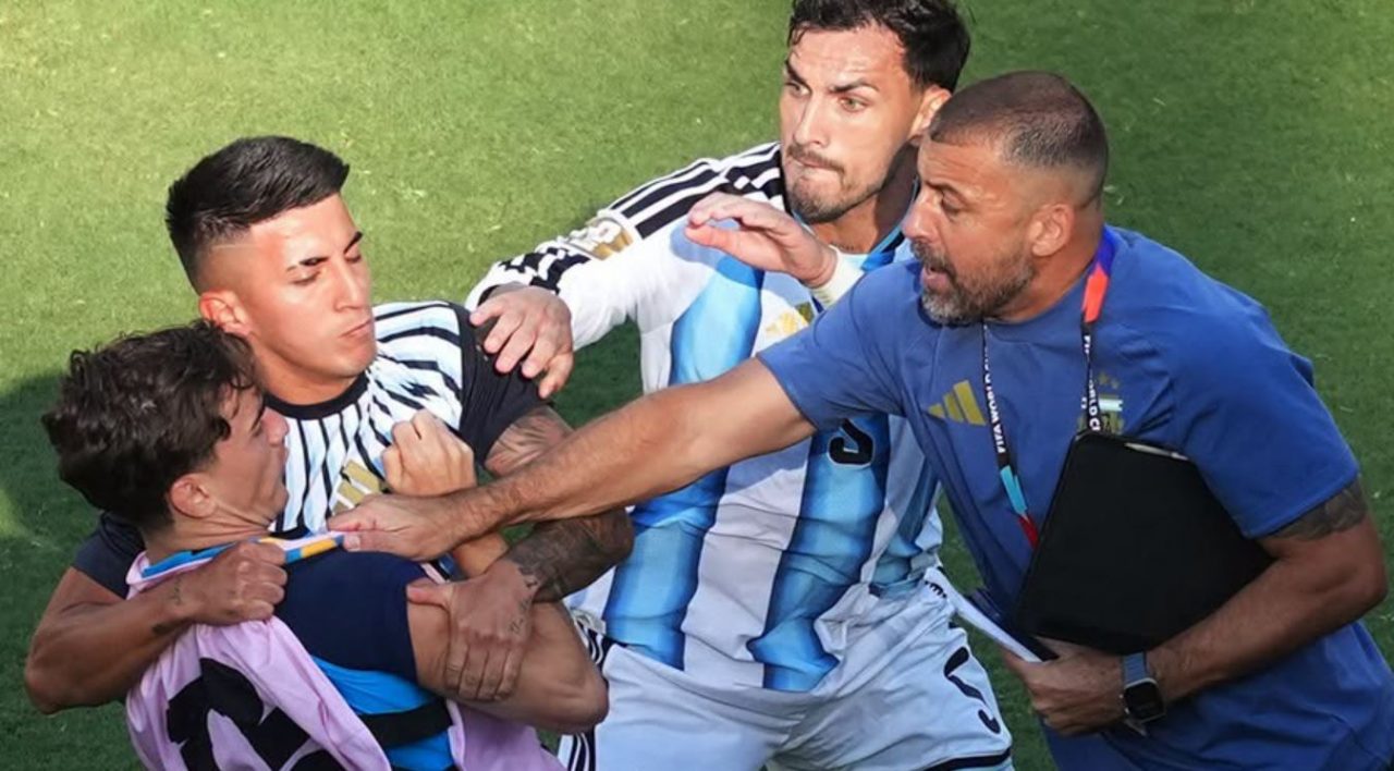 Pemain Spanyol vs Argentina ricuh