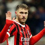Santiago Gimenez pemain AC Milan