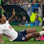 Alasan Tekel Keras Jarell Quansah Berujung Kartu Merah, Meksiko vs Inggris Langsung Ricuh! Tekel Jarell Quansah yang berujung kartu merah