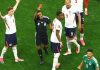 Wasit memberikan kartu merah pada Jarell Quansah