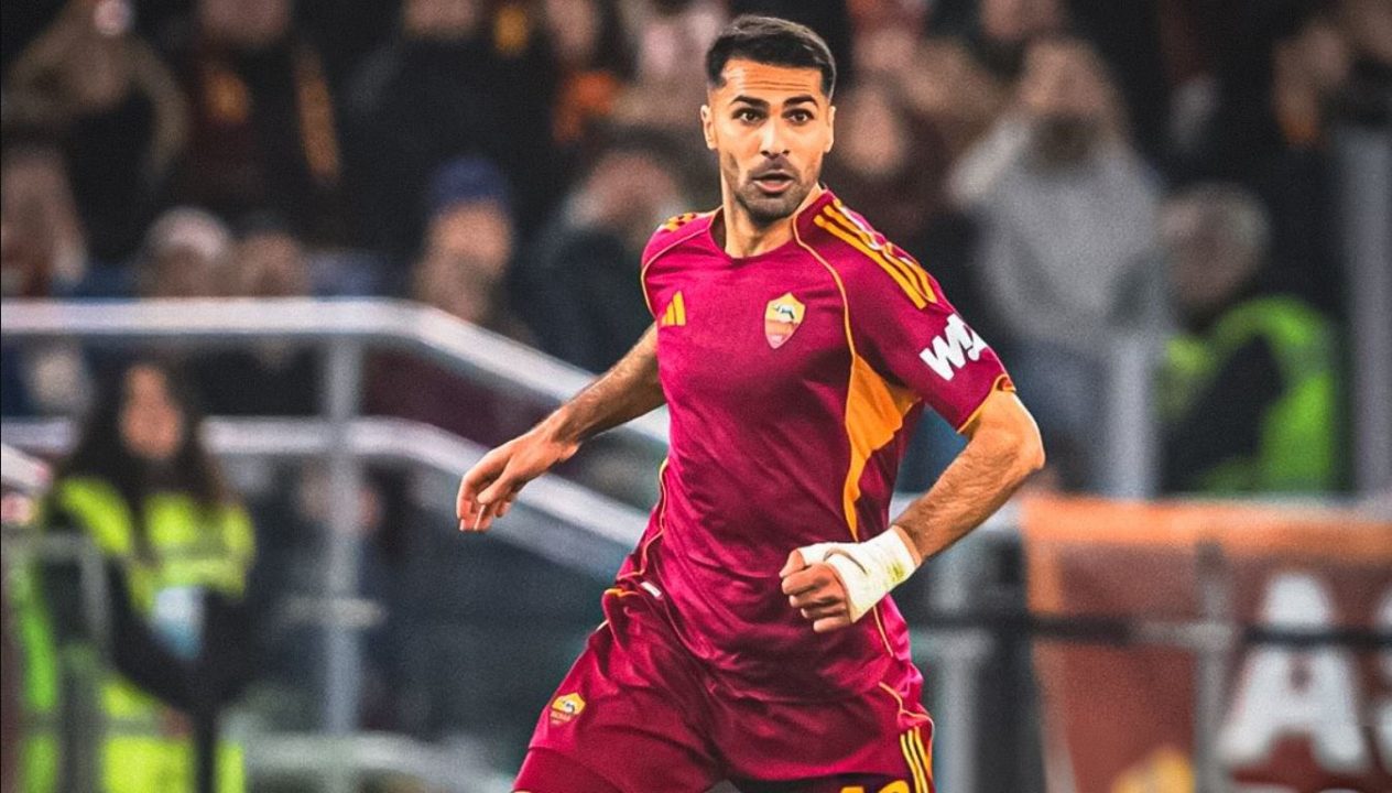 Zeki Celik pemain AS Roma