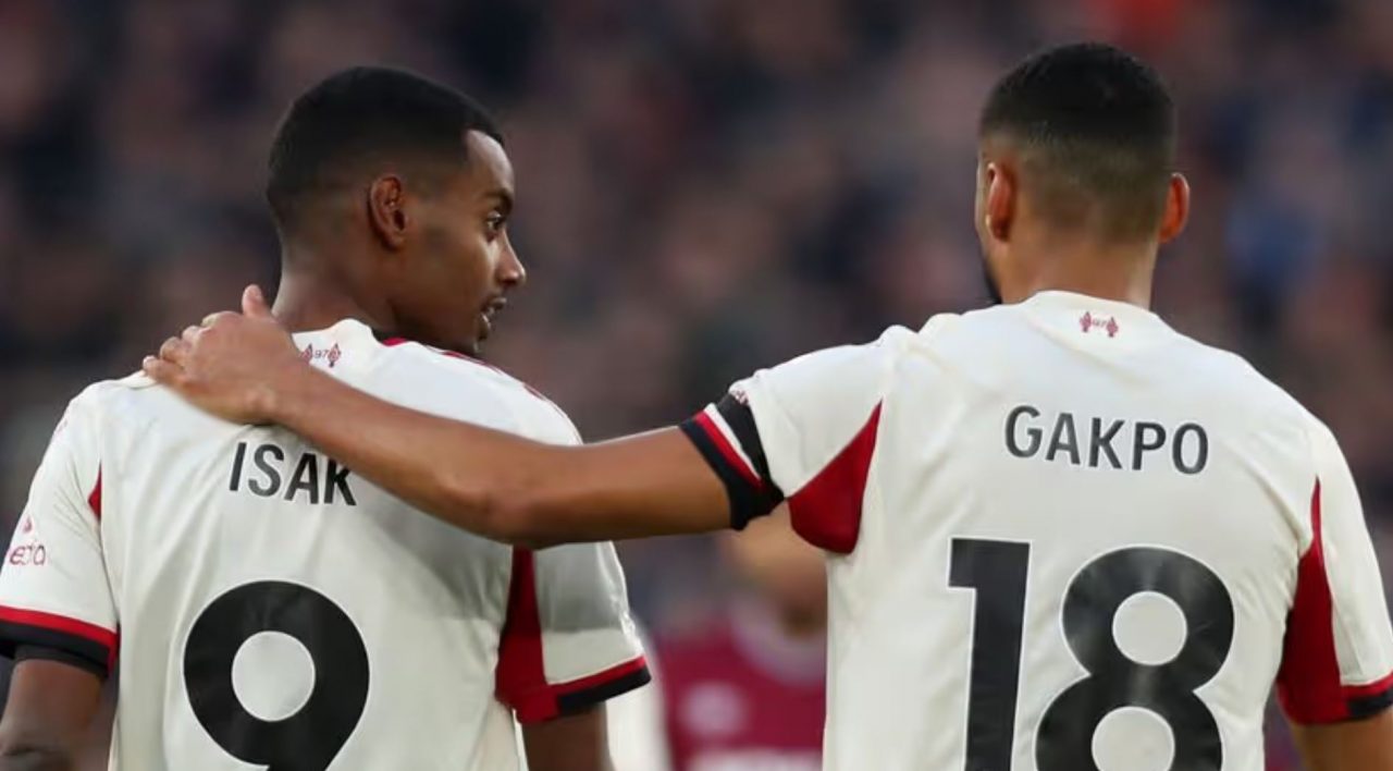 Alexander Isak dan Cody Gakpo pemain Liverpool