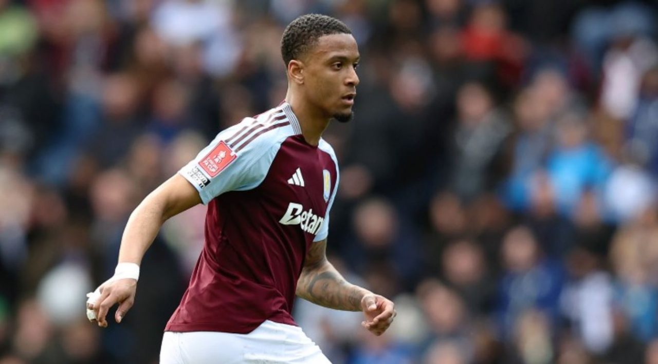 Ezri Konsa pemain Aston Villa