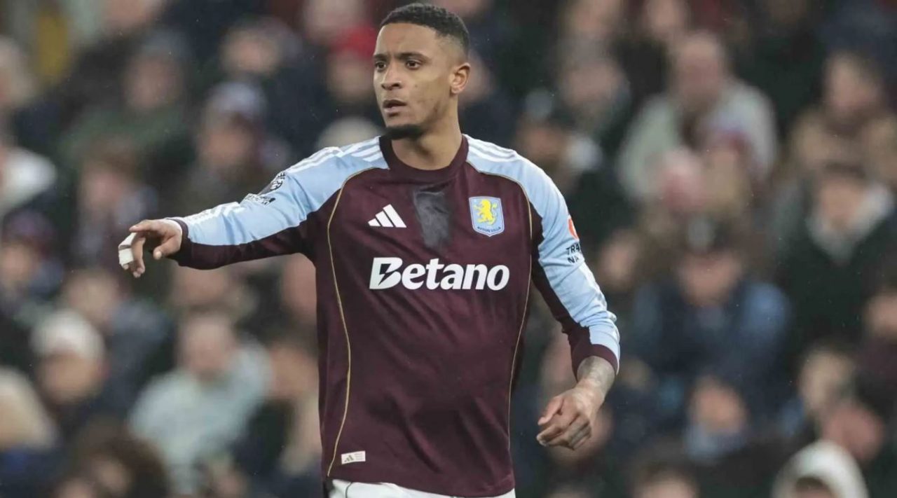 Ezri Konsa pemain Aston Villa