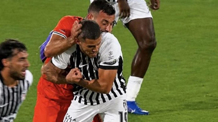 Insiden Leandro Trossard vs Fidan Aliti di Liga Turki