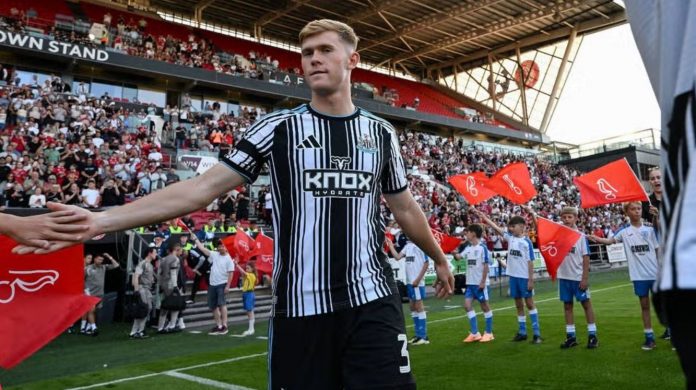 Lewis Hall pemain Newcastle United Lewis Hall pemain Newcastle United