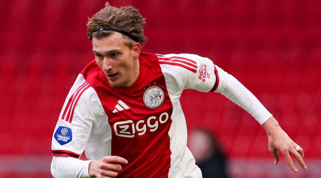 Mika Godts pemain PSG