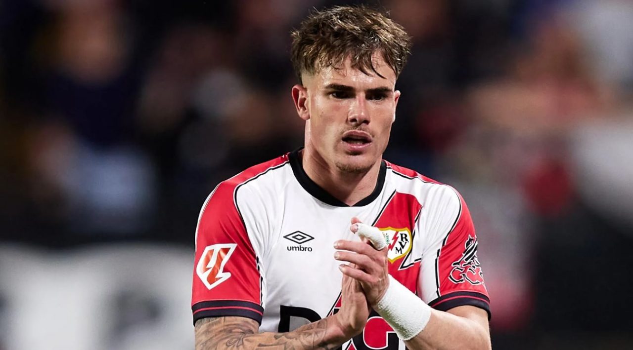 Pep Chavarria pemain Rayo Vallecano