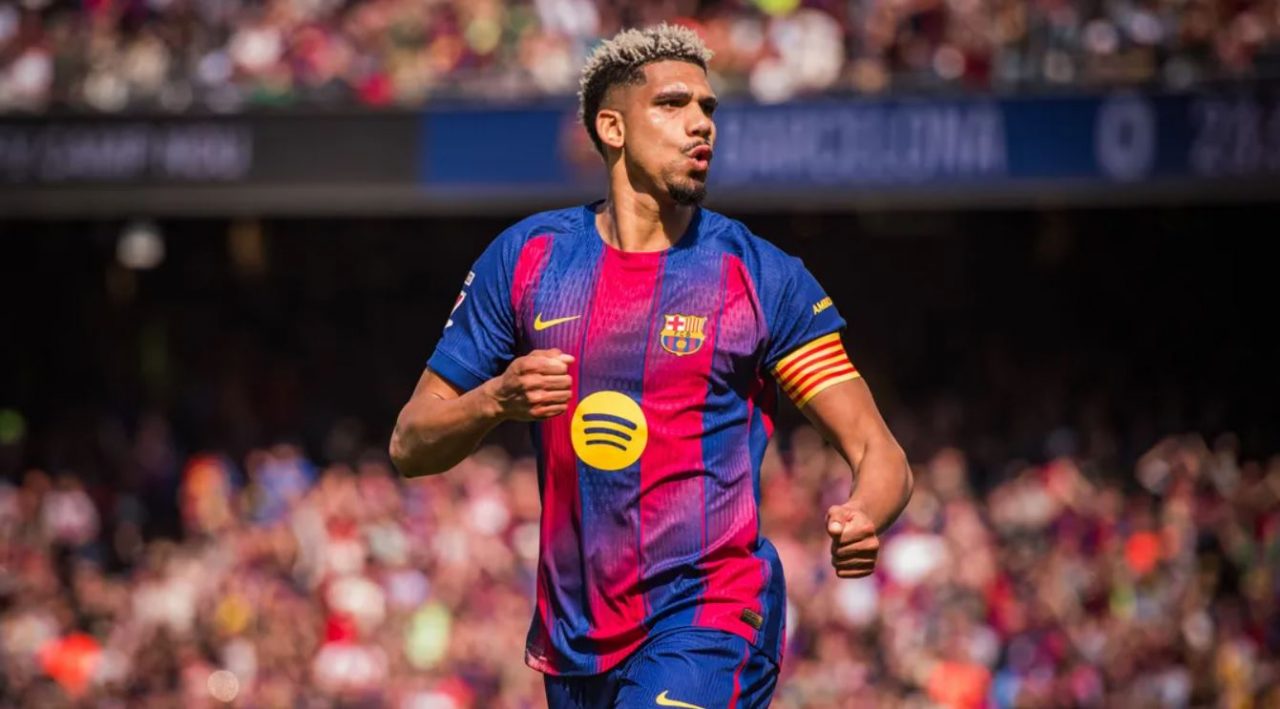 Ronald Araujo pemain Barcelona merapat ke Liverpool
