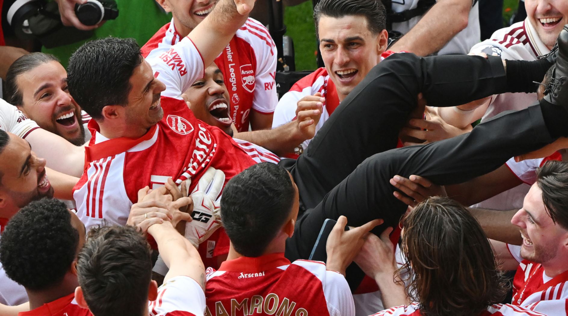 Mikel Arteta dan para pemain Arsenal