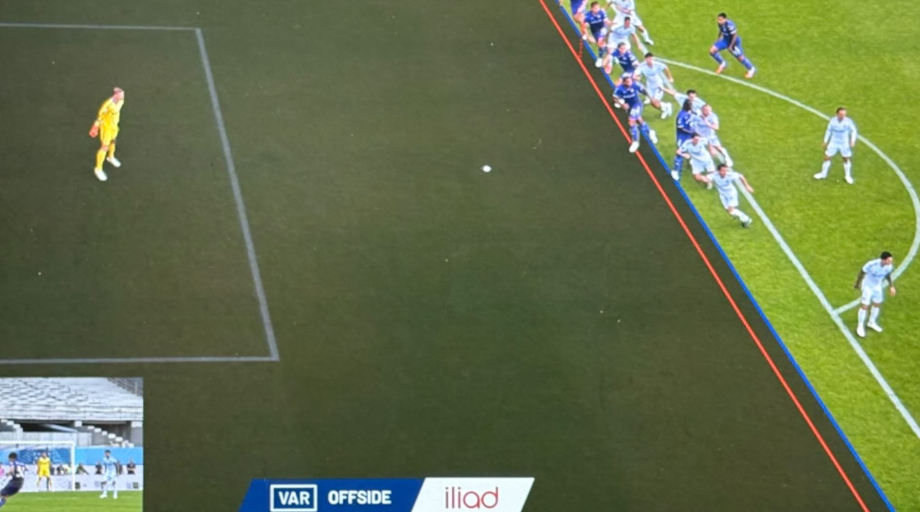 La Viola Merasa Dirugikan Wasit dan VAR, Como Pulang dengan Kemenangan 3-1!