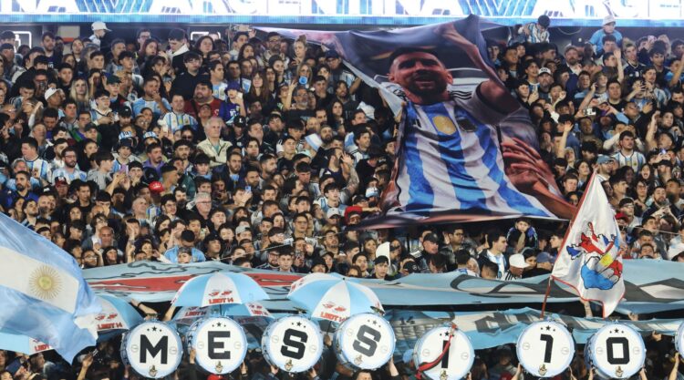 Penonton di laga perpisahan Lionel Messi