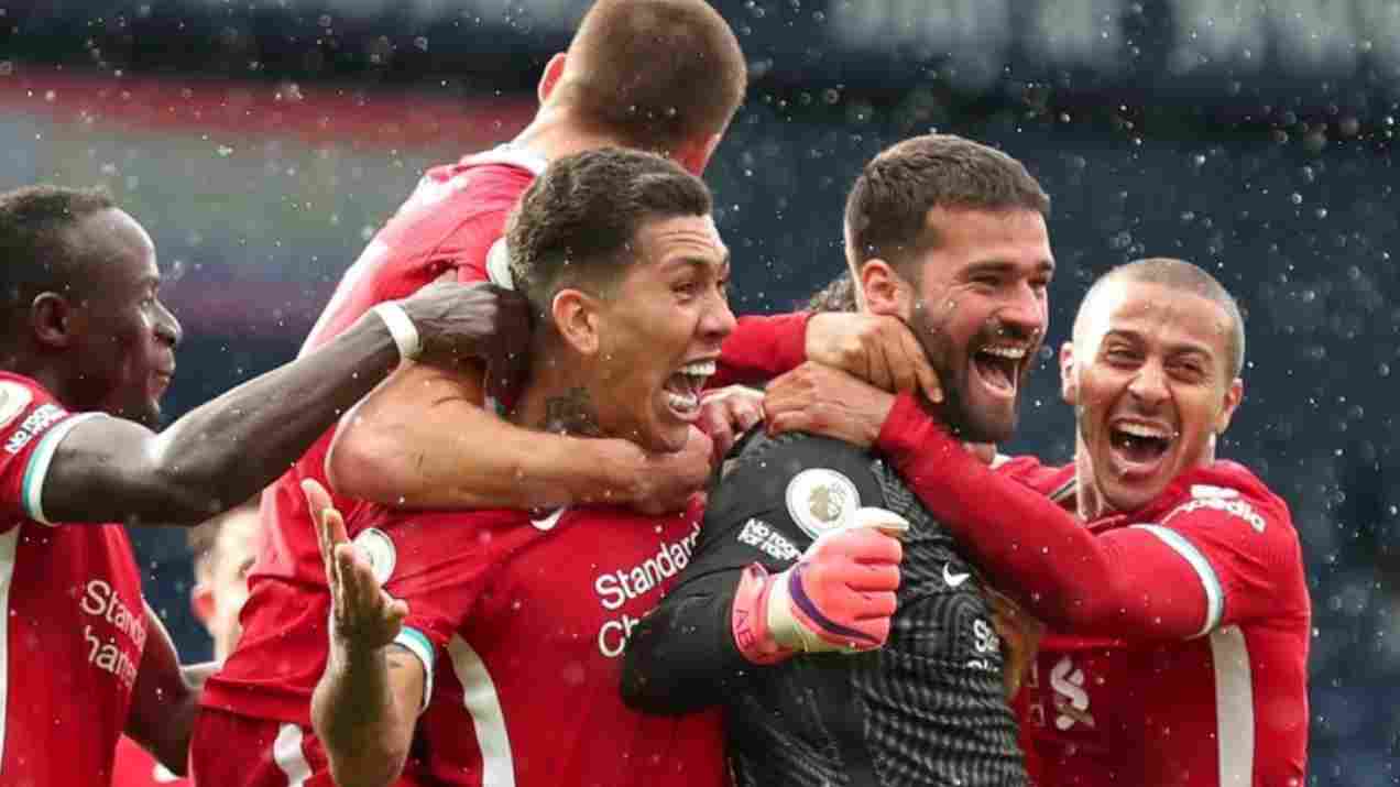 Alisson Becker dikerubuti pemain Liverpool setelah mencetak gol ke gawang West Brom, Mei 2021